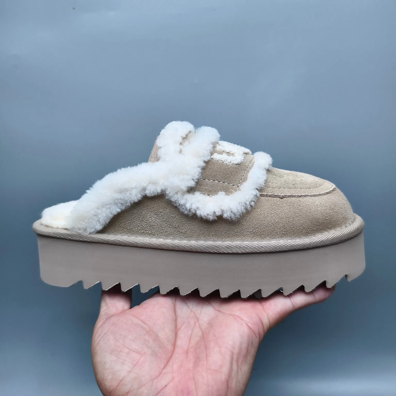 💰480 UGG sheepskin all-in-one snow boots 1208 Thick-soled curly fur casual fur flip flops with large logo Color: maroon sand antelope brown black chocolate Code number: 35-40 yards